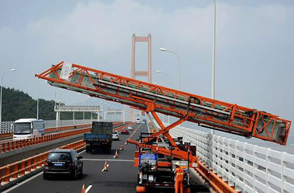 四川桥检车出租公司简析桥梁检测的重要意义 